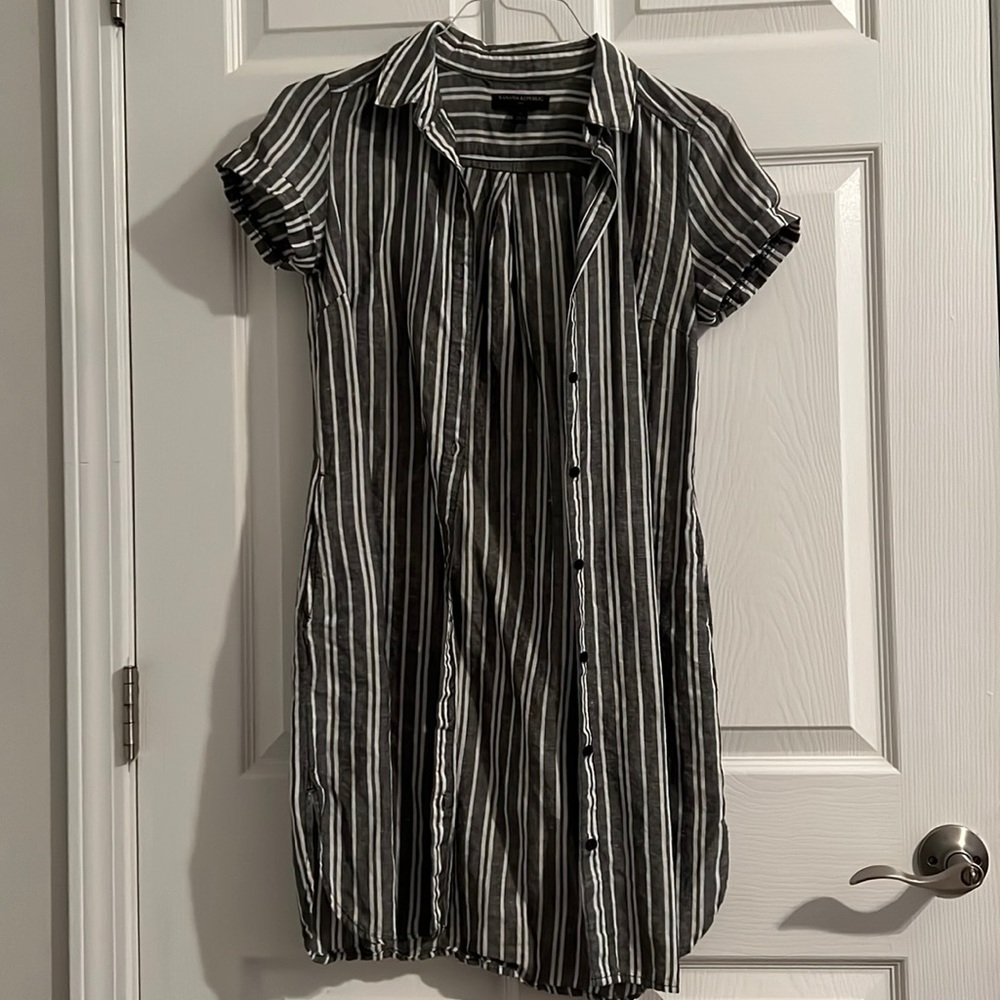 Banana Republic Gray/White Button Down Dress - size 0